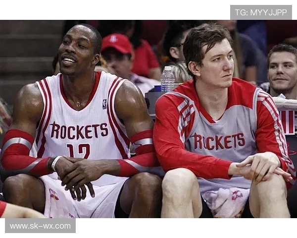 霍华德与阿西克的对决分析：谁能在内线占据优势与胜利之路